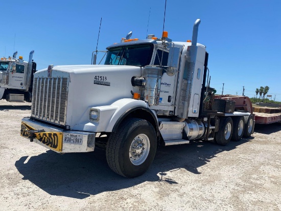 2013 Kenworth T800W Tri-axle Sleeper Truck Tractor With Winch