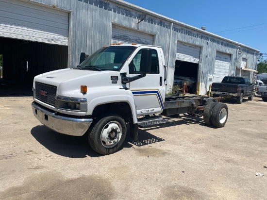 2004 GMC C5500 S/A Cab and Chassis Truck
