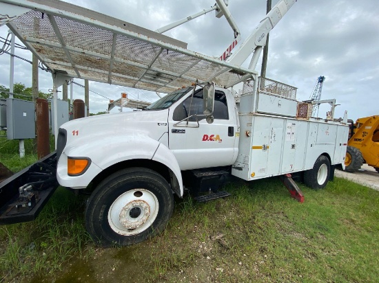 2002 Ford F750 Bucket Truck