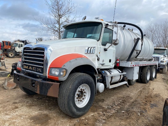 2013 Mack GU713 Tri/Axle Vacuum Truck