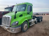 2014 Freightliner Cascadia 113 Tri/A Daycab Truck Tractor