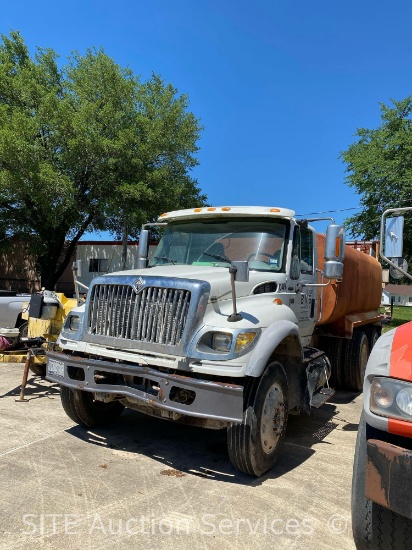 2006 International 7600 T/A 4000 Gal Water Truck