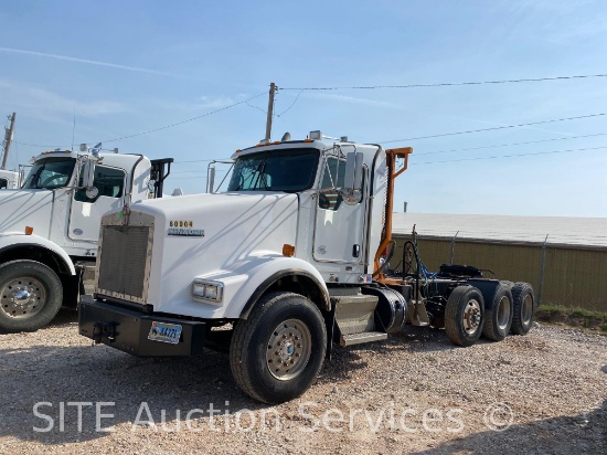 2014 Kenworth T800 Tri/A Daycab Truck Tractor