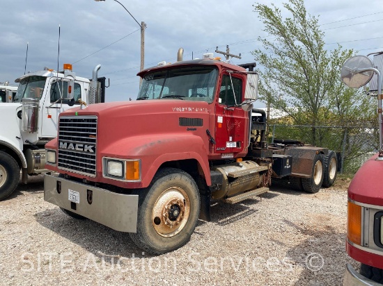 2001 Mack CH613 T/A Daycab Truck Tractor w/ Winch