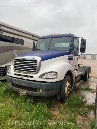 2007 Freightliner Columbia 120 T/A Daycab Truck Tractor