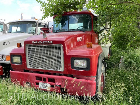 2002 Mack RD690S Tri/A Mixer Truck