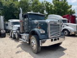 2008 Freightliner FLD120 Tri/A Daycab Truck Tractor
