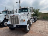 2015 Peterbilt 367 T/A Daycab Truck Tractor