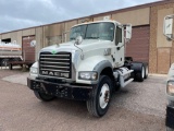 2015 Mack GU713 T/A Daycab Truck Tractor