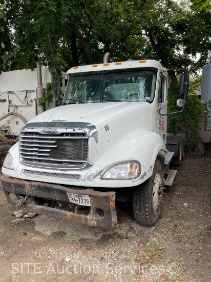 2004 Freightliner Columbia 120 T/A Daycab Truck Tractor