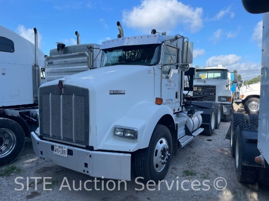 2009 Kenworth T800 T/A Daycab Truck Tractor with Winch