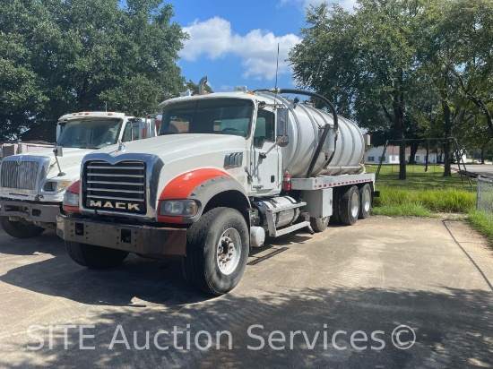 2013 Mack GU713 T/A 4000 Gal Vacuum Truck