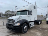 2005 Freightliner Columbia T/A Sleeper Truck Tractor