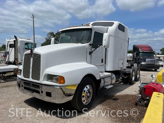 2005 Kenworth T600 T/A Sleeper Truck Tractor