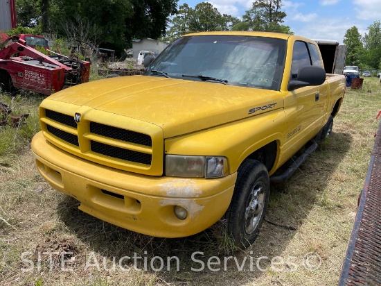 2000 Dodge Ram 1500 Extended Cab Pickup Truck