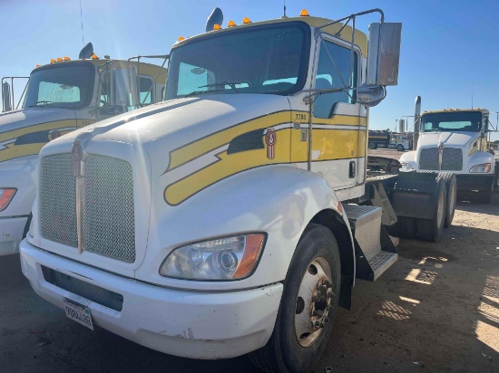 Kenworth T370 T/A Daycab Truck Tractor