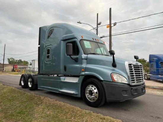 2014 Freightliner Cascadia T/A Sleeper Truck Tractor