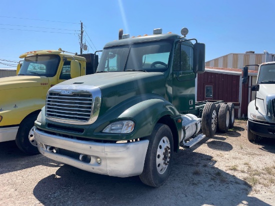 2005 Freightliner Columbia Tri/A Cab & Chassis Truck