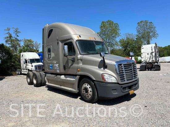2012 Freightliner Cascadia T/A Sleeper Truck Tractor - Glider