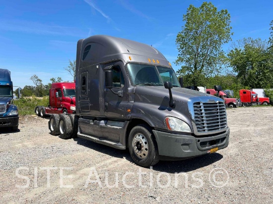 2012 Freightliner Cascadia T/A Sleeper Truck Tractor - Glider