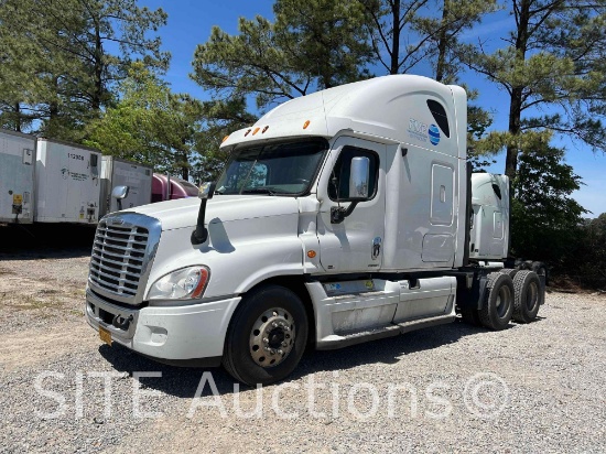 2012 Freightliner Cascadia T/A Sleeper Truck Tractor - Glider