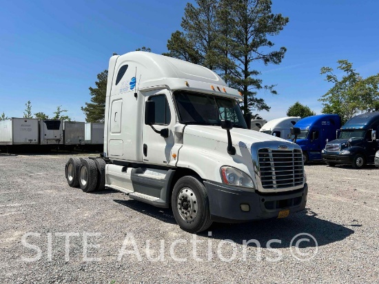 2011 Freightliner Cascadia T/A Sleeper Truck Tractor - Glider
