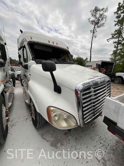 2010 Freightliner Cascadia T/A Sleeper Truck Tractor