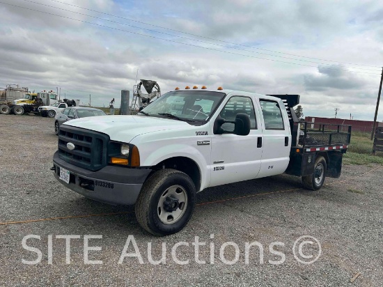 2006 Ford F350 SD 4x4 Crew Cab Flatbed Truck