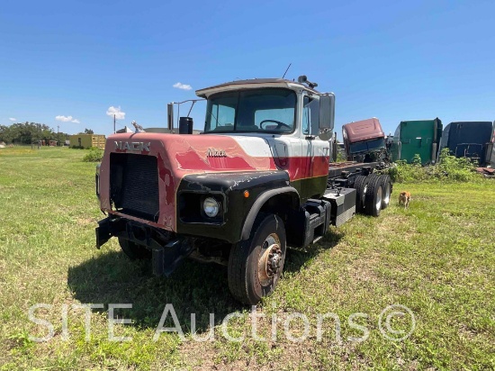 1993 Mack DM690S T/A Cab & Chassis Truck