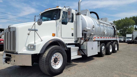 2006 Kenworth T800 Tri/A Vacuum Truck