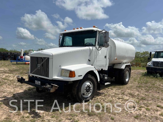1997 Volvo WCA S/A Water Truck