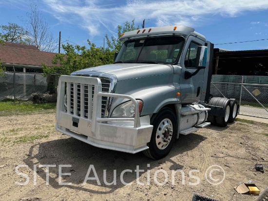2013 Freightliner Cascadia T/A Daycab Truck Tractor