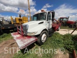 2005 International 4300 S/A Gin Pole Truck