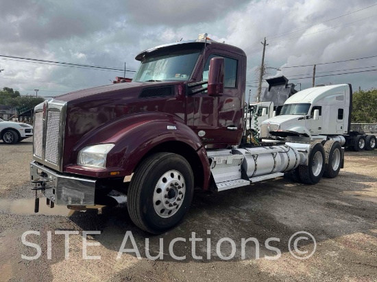 2014 Kenworth T880 T/A Daycab Truck Tractor
