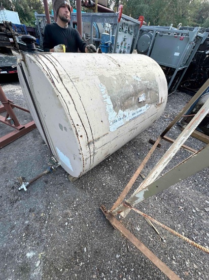 600 Gal. Diesel Fuel Tank w/ Stand