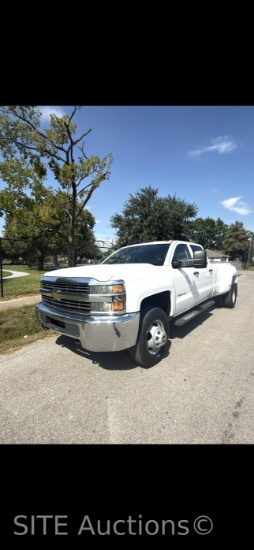 2015 Chevrolet Silverado 3500 HD Crew Cab Dually Pickup Truck
