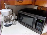 Black & Decker 1000W Microwave, Kenmore Mixer & Mr.Coffee - Kitchen Appliances