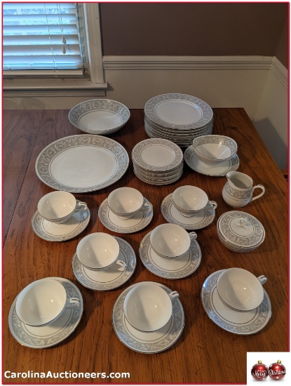 Imperial China W. Dalton 5671 Whitney 32+ Pieces (Complete 8 Place Setting)