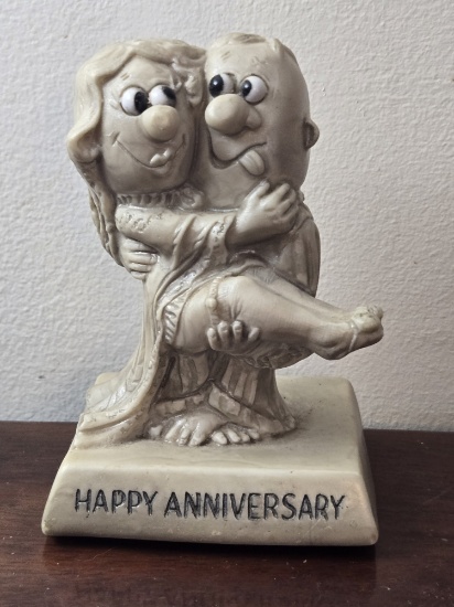 VINTAGE HAPPY WEDDING ANNIVERSARY R & W BERRIES CO FIGURINE STATUE, 1970, FUN EYES, 4.75"H