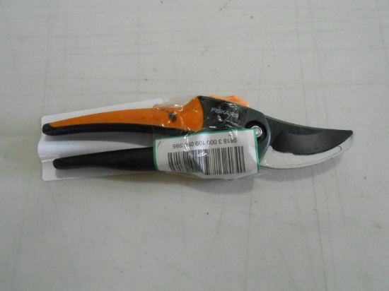 Fiskars Bypass Pruner, $13.05 Est. Retail Value