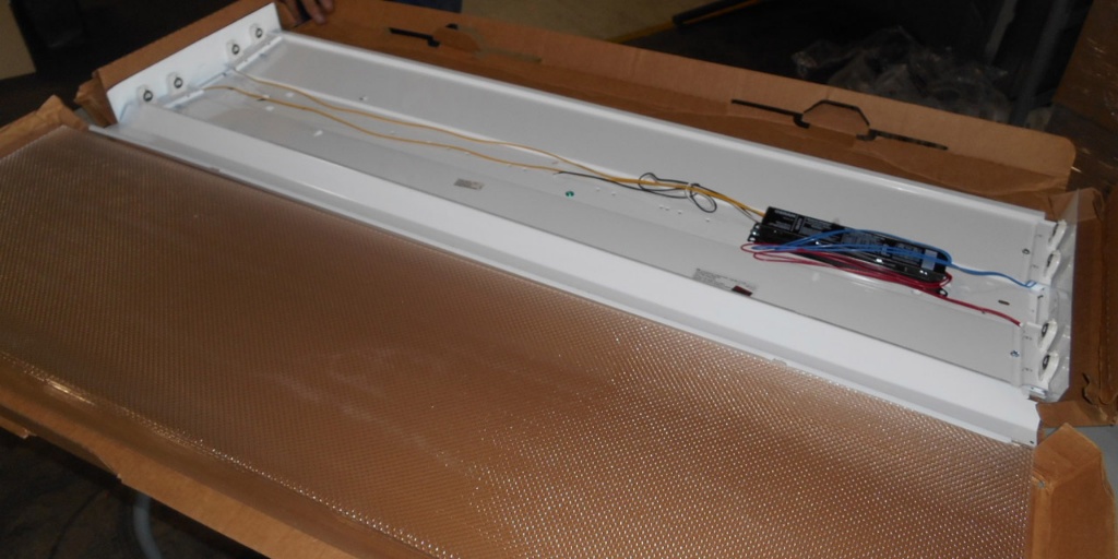 Lot Lithonia Lighting Sb 4 32 120 1 4 Gesb 4 Ft