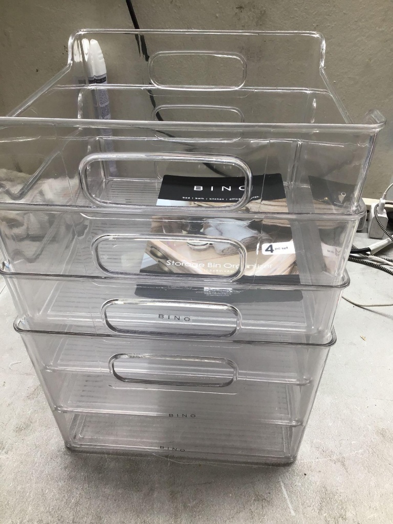 plastic organizer bins on Bino Stackable Plastic Organizer Storage Bins 4 Pack 10 5x9 X6 Estate Personal Property Online Auctions Proxibid