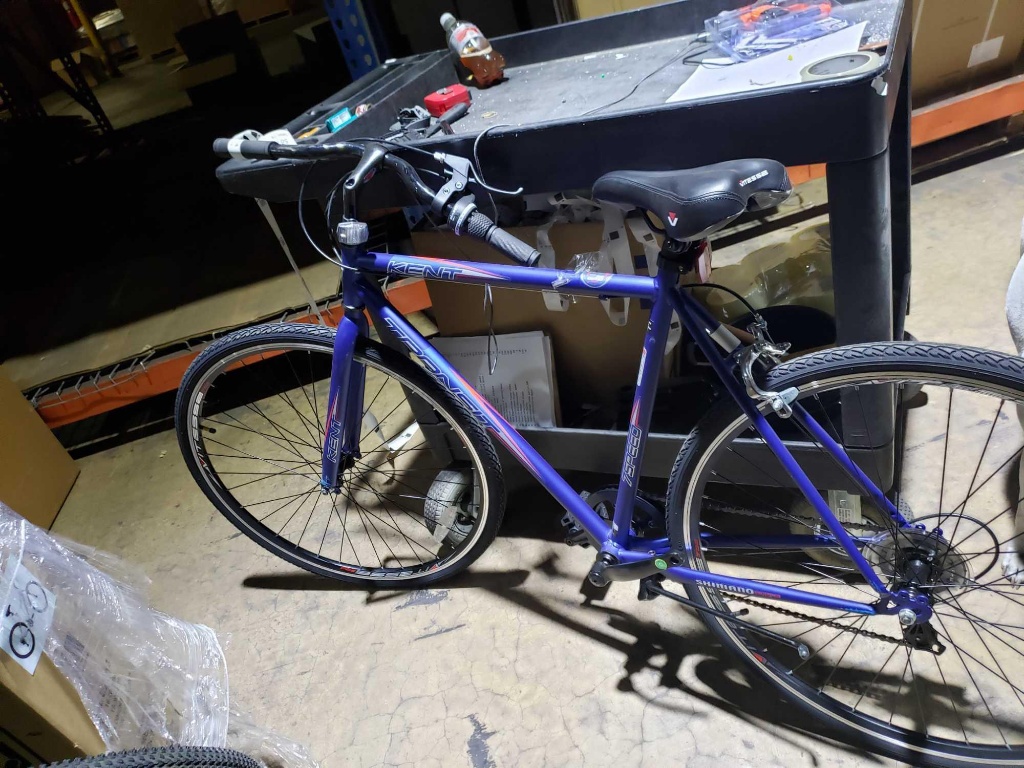 the realm 700c hybrid bike