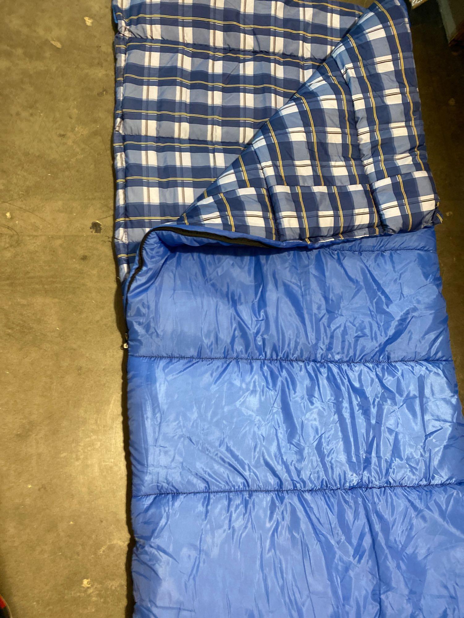 Exxel Outdoors Apache 4lb. Sleeping Bag 33 x 75 Proxibid