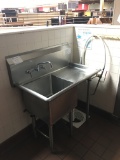 One comp sink with drainboards