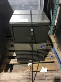 50lb. Manitowac ice maker/bin