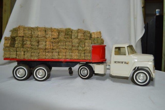 IH Fleet Star semi w/ hay load