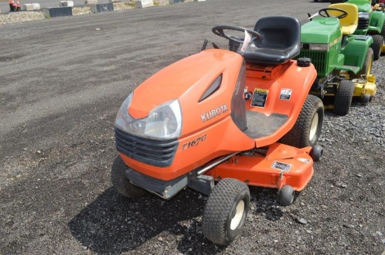 Kubota T1670 w/48" deck, hydro, gas