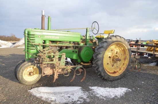 (Approx 1950) JD B tractor w/ 2 row cultivator