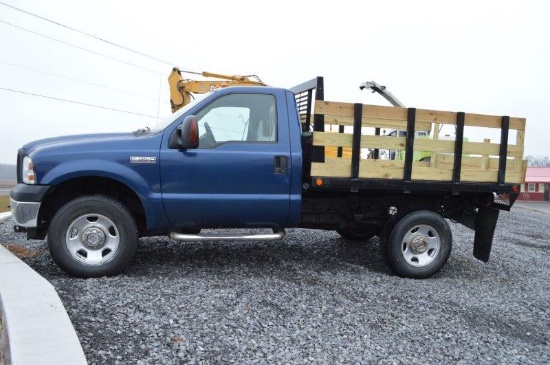 '06 Ford F350 Super Duty truck w/ 8' steel dumping bed, w/ 4wd, automatic t
